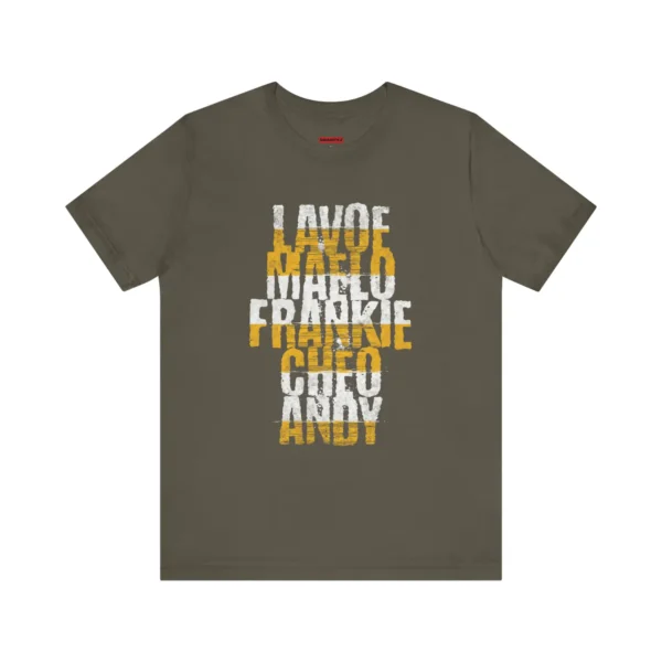 Tshirt army con texto blanco y amarillo con los nombres de los grandes de la salsa: Lavoe, Maelo, Frankie, Cheo, Andy.