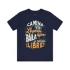 Tshirt azul con frase salsera de color blanco, amarillo y verde: Camina y llegarás lejos, baila y serás libre.