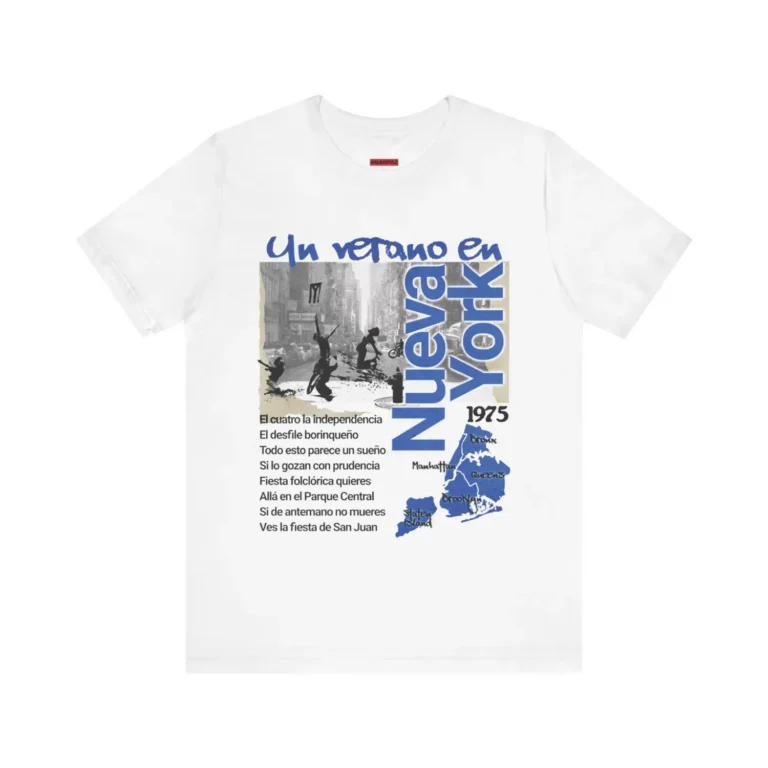 Tshirt blanco con unos niños jugando en la calle con hidrante y el título y la letra de la canción Un verano en Nueva York.