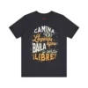 Tshirt gris con frase salsera de color blanco, amarillo y verde: Camina y llegarás lejos, baila y serás libre.