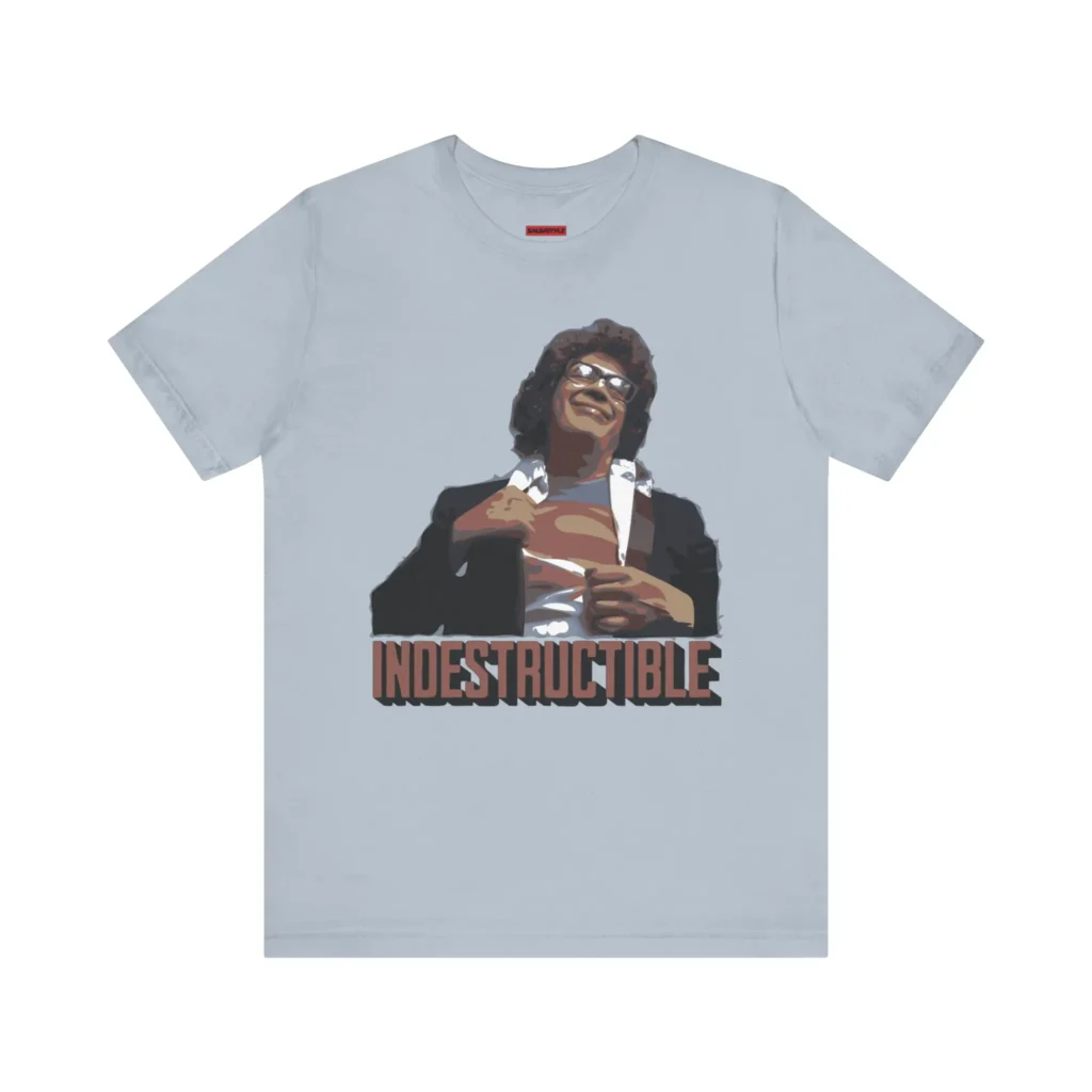 Tshirt gris con el dibujo de Ray Barreto con una camisa de Superman y de texto: Indestructible.