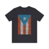 Tshirt gris con los nombres de los salseros boricuas y orquestas de salsa de Puerto Rico conformando la bandera de Puerto Rico.