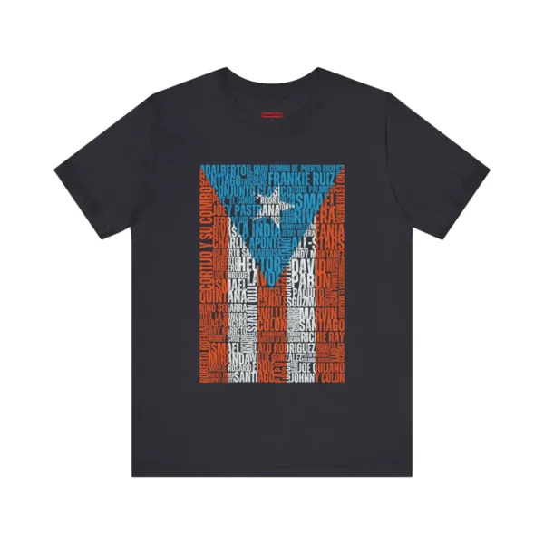 Tshirt gris con los nombres de los salseros boricuas y orquestas de salsa de Puerto Rico conformando la bandera de Puerto Rico.