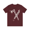 Tshirt maroon con un hacha y machete, con las caras de Willie Colon y Hector Lavoe y la bandera y el mapa de Puerto Rico.