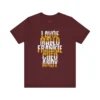 Tshirt maroon con texto blanco y amarillo con los nombres de los grandes de la salsa: Lavoe, Maelo, Frankie, Cheo, Andy.