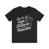 Tshirt negro con la imagen de una oveja negra bailando y el texto en blanco: Soy la Oveja Salsera de la Familia.